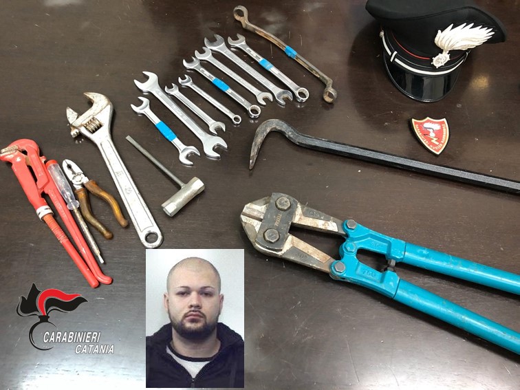 Paternò, evade dai domiciliari in cerca di un “lavoretto”: arrestato