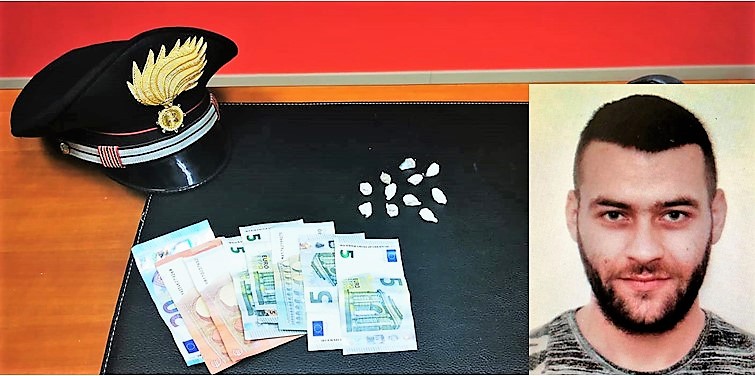 Catania, tuta maculata svela il pusher: arrestato in piazza Mancini Battaglia