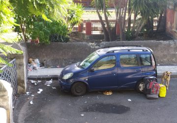 Giarre, un'auto come casa, tra il degrado e l'indifferenza. Intervento dei carabinieri  FOTO