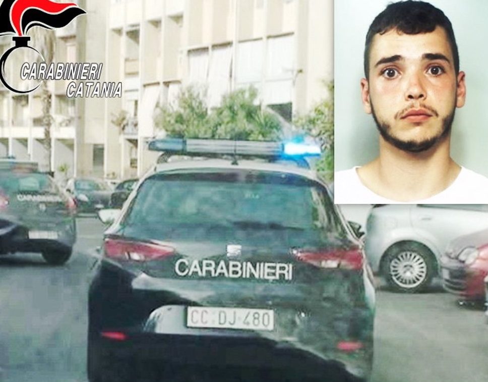 Catania, minimarket della droga: arrestato dopo un inseguimento
