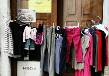 Giarre, in via Carolina la "Porta della gentilezza"