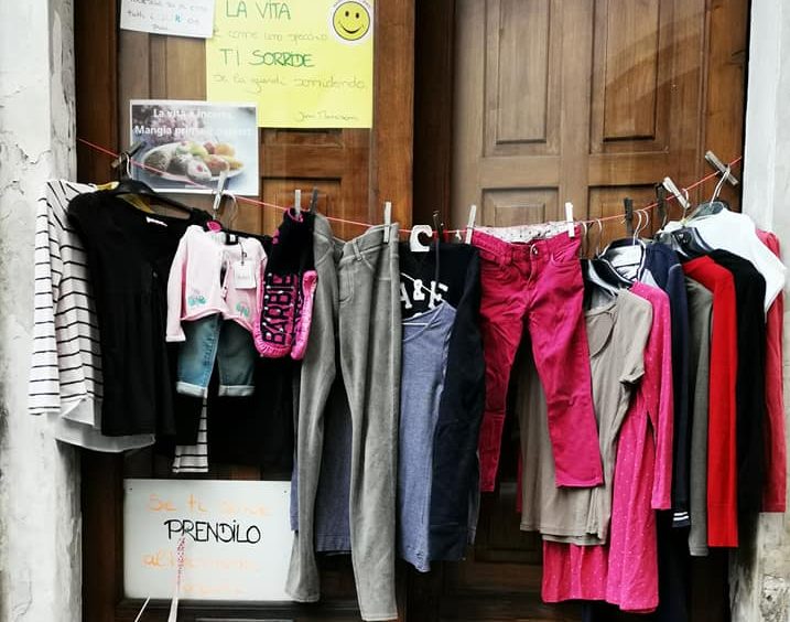 Giarre, in via Carolina la “Porta della gentilezza”