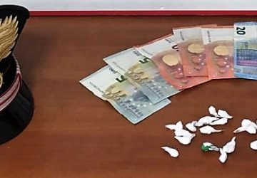 Acireale, beccato con 19 dosi di cocaina negli slip: arrestato 20enne