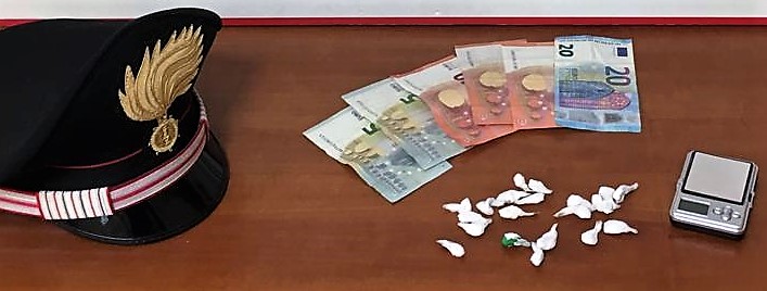 Acireale, beccato con 19 dosi di cocaina negli slip: arrestato 20enne