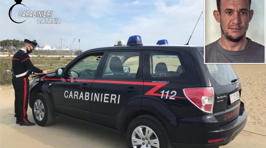 Ruba uno zainetto alla Playa: arrestato 30enne