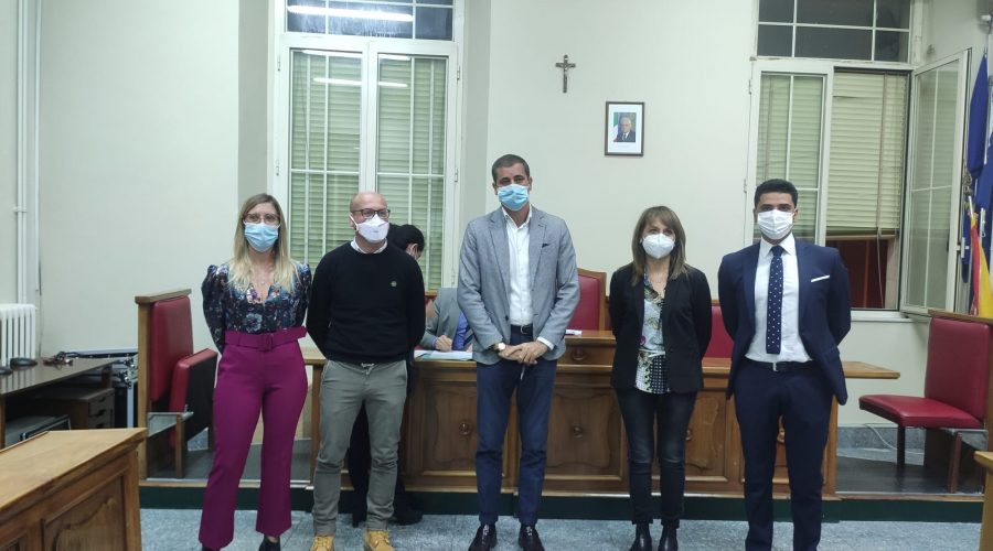 Giunta di Bronte – da sx Alessia Capace, Roberto Landro, Antonio Leanza, Angelica Prestianni e Marco Samperi