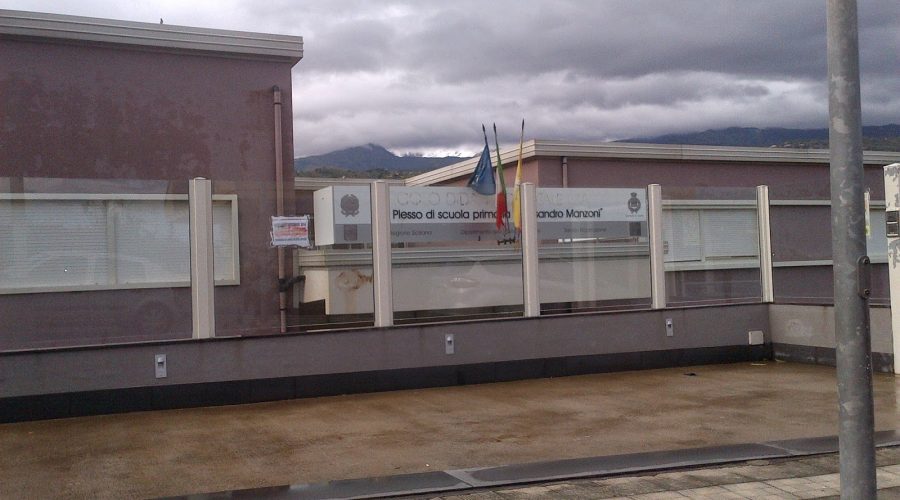 Giarre, nuovi contagi Covid nelle scuole. In quarantena una quarta al plesso Manzoni