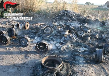 Catania, Carabinieri Noe: un arresto per combustione illecita di rifiuti