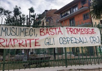 Catania, manifestazione di protesta davanti gli ospedali chiusi della citt&agrave;