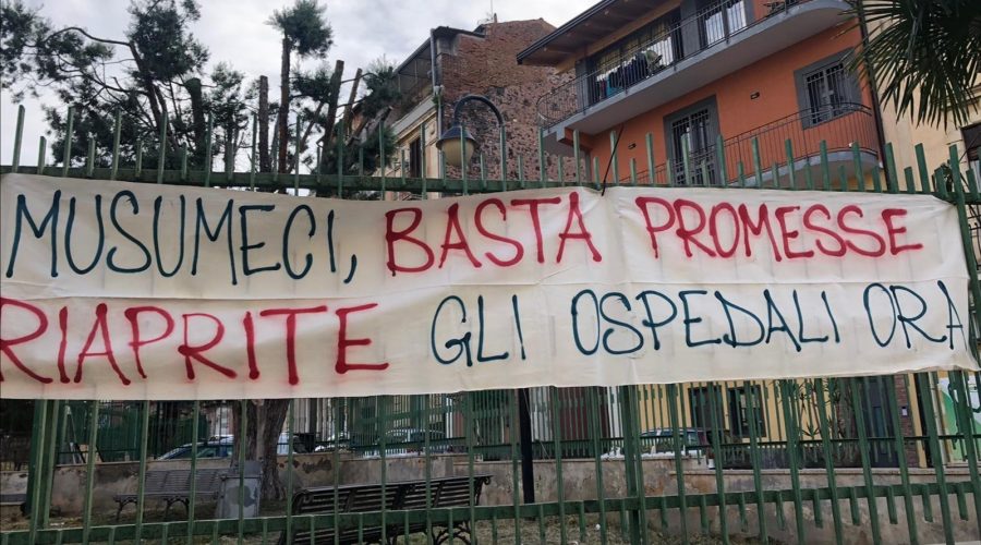 Catania, manifestazione di protesta davanti gli ospedali chiusi della città