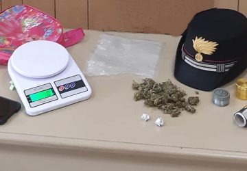 Aci Catena, nasconde &ldquo;l&rsquo;erba&rdquo; nel giardino: arrestato