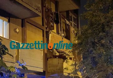 Tragedia sfiorata a Giarre, crolla balcone di un alloggio popolare FOTO VIDEO