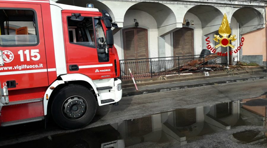 Paura a Capomulini: esonda il torrente Peschiera. Intervento dei Vigili del fuoco VIDEO