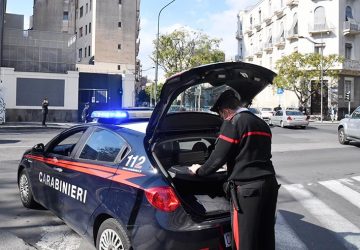 Caltagirone, arrestati due rapinatori: avevano aggredito la vittima con calci e pugni