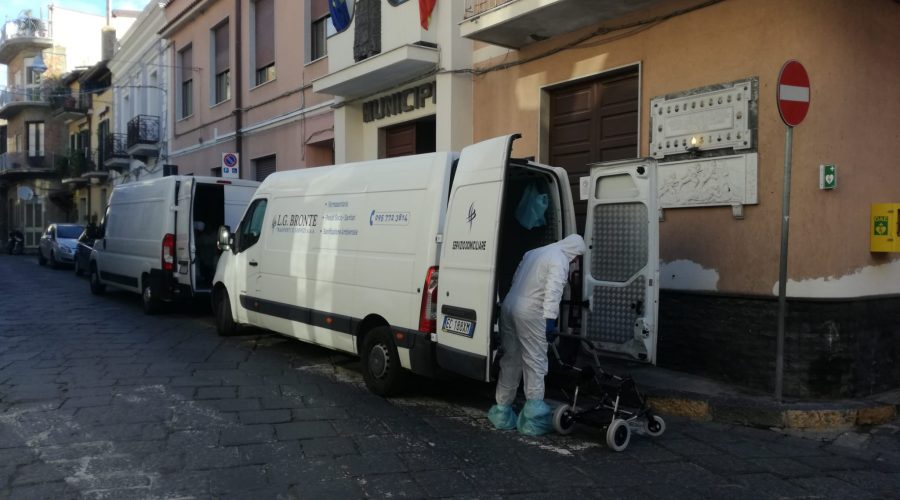 Calatabiano, distribuzione mascherine e sanificazione scuole ed uffici