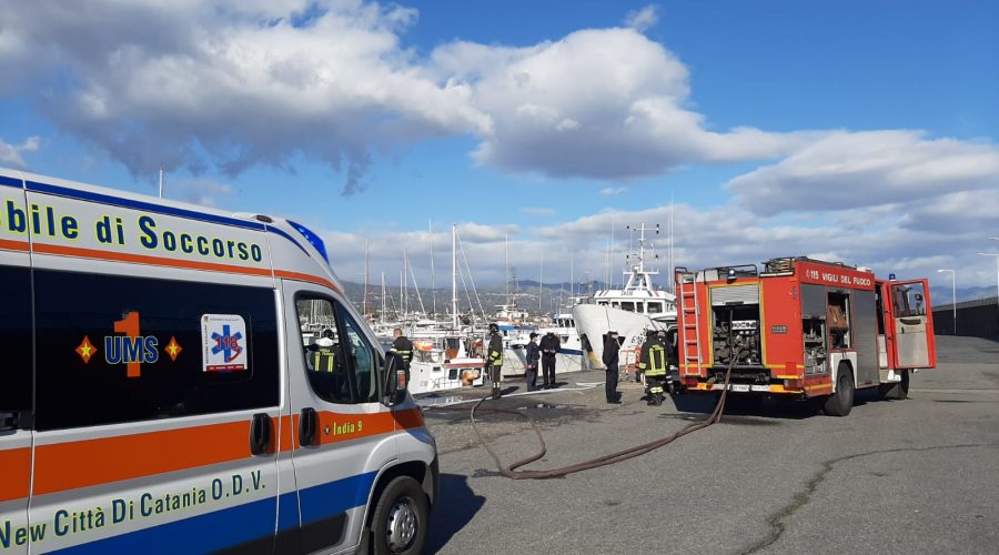 Porto di Riposto, esercitazione antincendio di Guardia Costiera e Vigili del fuoco   FOTO