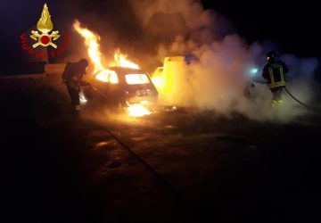 Patern&ograve;. "fal&ograve;" di auto nel cuore della notte. Intervento dei Vigili del fuoco