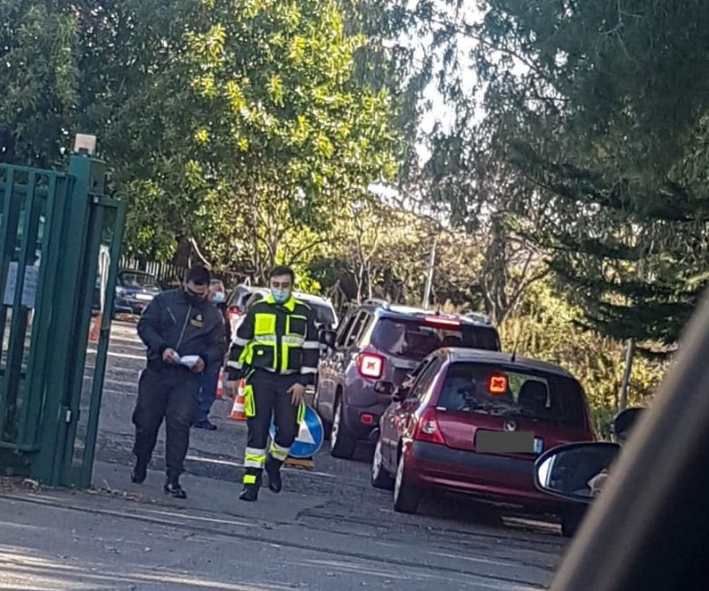 Mascali, tamponi drive-in al centro sociale per i dipendenti comunali: un altro positivo. Scende il totale dei contagiati