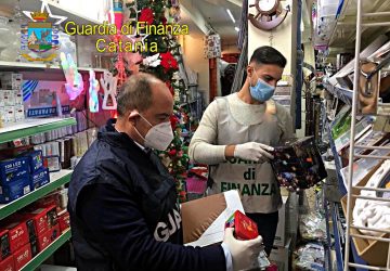 Ramacca, sequestrati in negozio cinese 5mila prodotti natalizi insicuri
