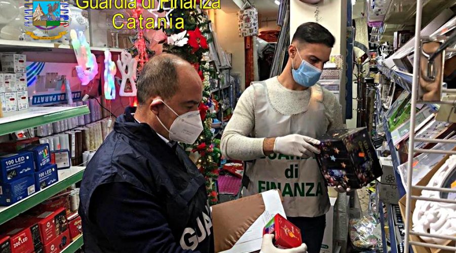 Ramacca, sequestrati in negozio cinese 5mila prodotti natalizi insicuri