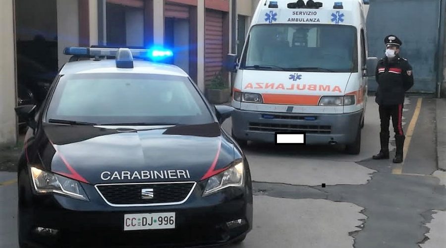 Paternò, trasportavano i degenti senza l’abilitazione sanitaria usando una finta ambulanza: tre denunciati