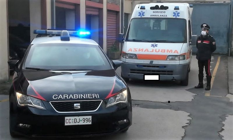 Paternò, trasportavano i degenti senza l’abilitazione sanitaria usando una finta ambulanza: tre denunciati