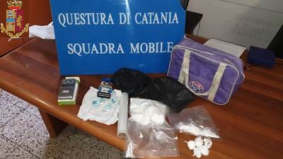 Catania, oltre mezzo chilo di cocaina in casa: manette per un pusher