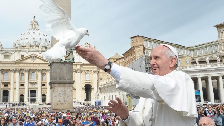 La lirica “Non lasciatevi rubare la speranza”, come segno di augurio e di omaggio al Santo Padre