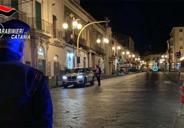 Giarre e Riposto, controlli anti Covid-19 dei Carabinieri: 5 sanzioni e 1 denuncia