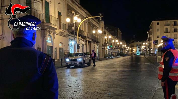 Giarre e Riposto, controlli anti Covid-19 dei Carabinieri: 5 sanzioni e 1 denuncia