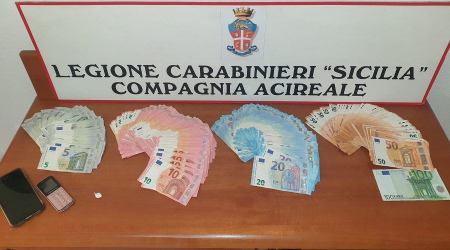 Aci Catena, disoccupato 26enne nascondeva in casa cocaina e 6.000 euro in contanti