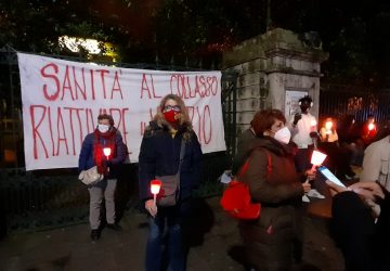 Catania, ieri sera fiaccolata davanti al "Vittorio Emanuele" per chiederne la riapertura
