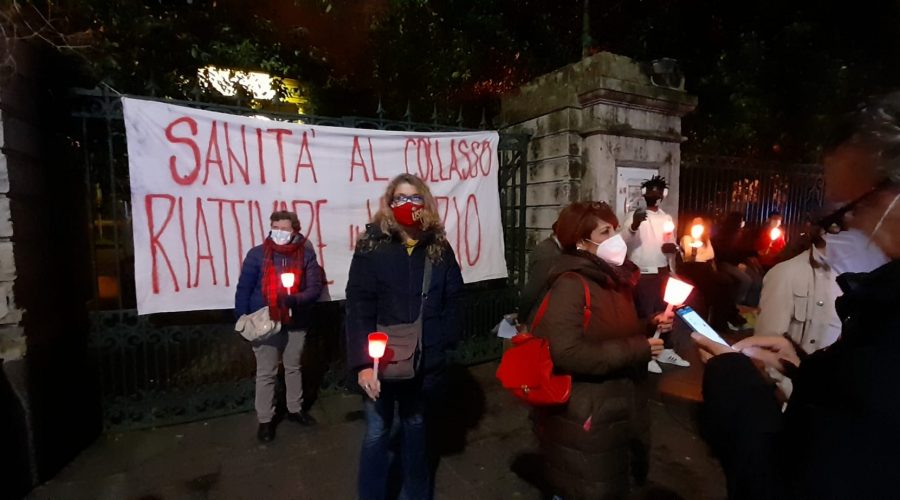 Catania, ieri sera fiaccolata davanti al “Vittorio Emanuele” per chiederne la riapertura