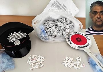 &ldquo;Vola&rdquo; di tetto in tetto per sfuggire all&rsquo;arresto: braccato dai carabinieri