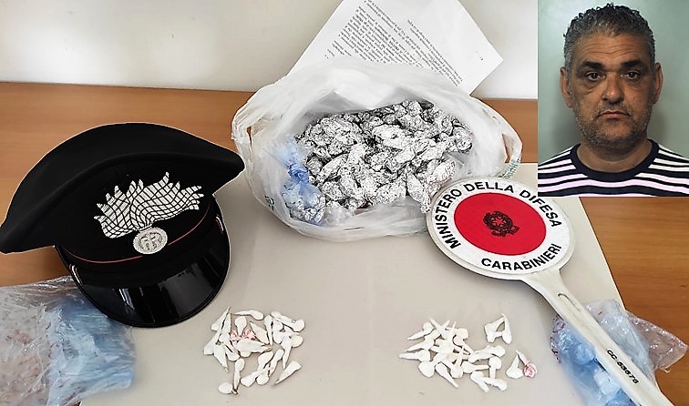 “Vola” di tetto in tetto per sfuggire all’arresto: braccato dai carabinieri