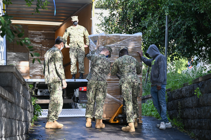 Base Usa di Sigonella dona 500.000 dollari in attrezzature mediche anti Covid a tre ospedali catanesi
