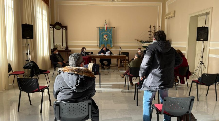 Riposto, rientro a scuola in presenza: tavolo sul trasporto collettivo