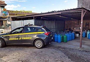 Giarre, sequestrati 575 kg di Gpl in bombole: denunciato il titolare dell'impresa. La sua replica affidata al proprio legale