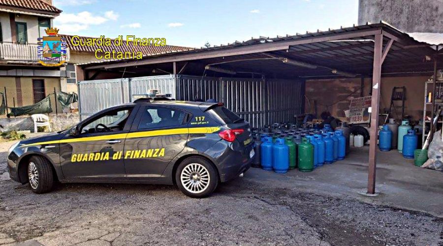 Giarre, sequestrati 575 kg di Gpl in bombole: denunciato il titolare dell’impresa. La sua replica affidata al proprio legale