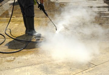 Idropulitrice versus aspirapolvere: qual &egrave; la differenza e come si usano