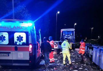 Catania, esplosione all'interno di un autocompattatore: feriti tre operatori e un passante