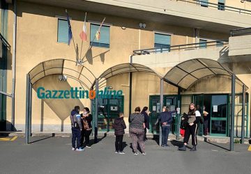 Giarre, le sei famiglie sfollate da Rovettazzo in Comune a rappresentare i loro disagi VIDEO