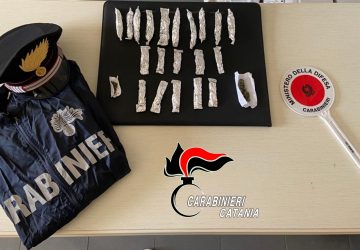 Randazzo, alla guida con la marijuana sotto la maglietta: due arresti ed una denuncia
