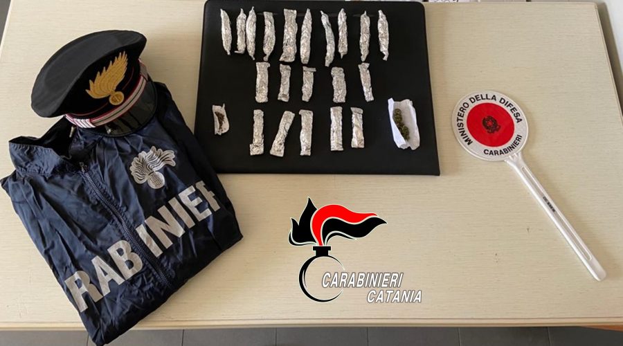 Randazzo, alla guida con la marijuana sotto la maglietta: due arresti ed una denuncia