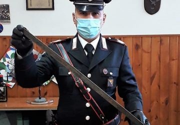 Lei tradisce il marito e confessa. Il marito affronta l'ex amante e lui per vendetta organizza spedizione punitiva: 2 arresti