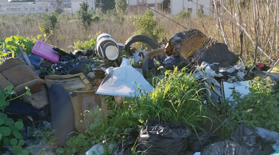 Giarre, le vie dei rifiuti… sono ormai colme