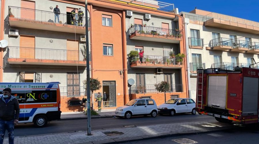 Riposto, soccorso dei Vvf ad anziana caduta in casa