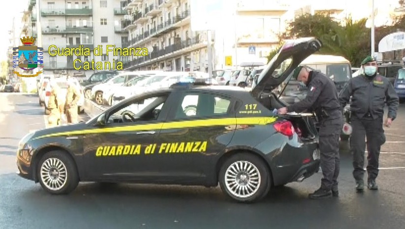 Controlli anti-Covid della GdF: elevate 23 sanzioni. Chiuso un esercizio commerciale