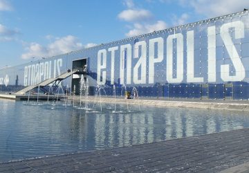 Tragedia al centro commerciale Entapolis: 16enne precipita da un'altezza di 15 metri. Soccorso, è morto in ospedale