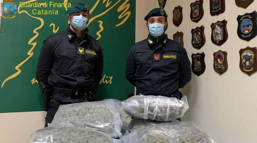 Beccato ad Acireale con 7 kg di marijuana: arrestato 43enne